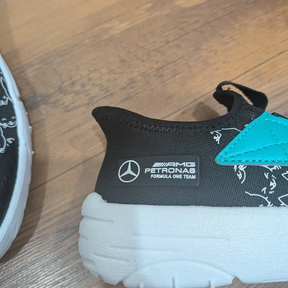 NWOT Puma Motorsport Mercedes AMG- Petronas Unisex Kids Patterned Sneakers - Picture 6 of 9